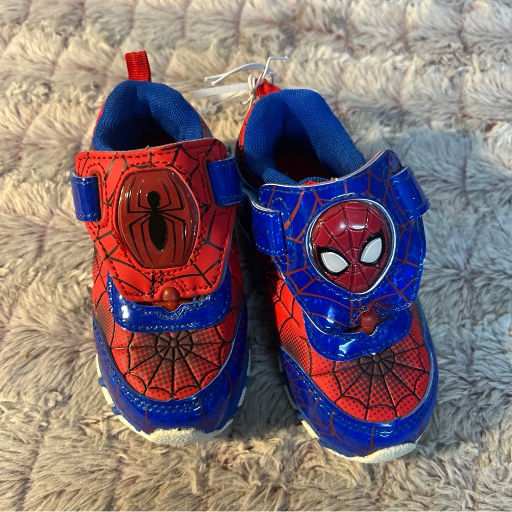 Spider Man Little Boy Sneakers Size 7 Two Different Looks! They Light Up !